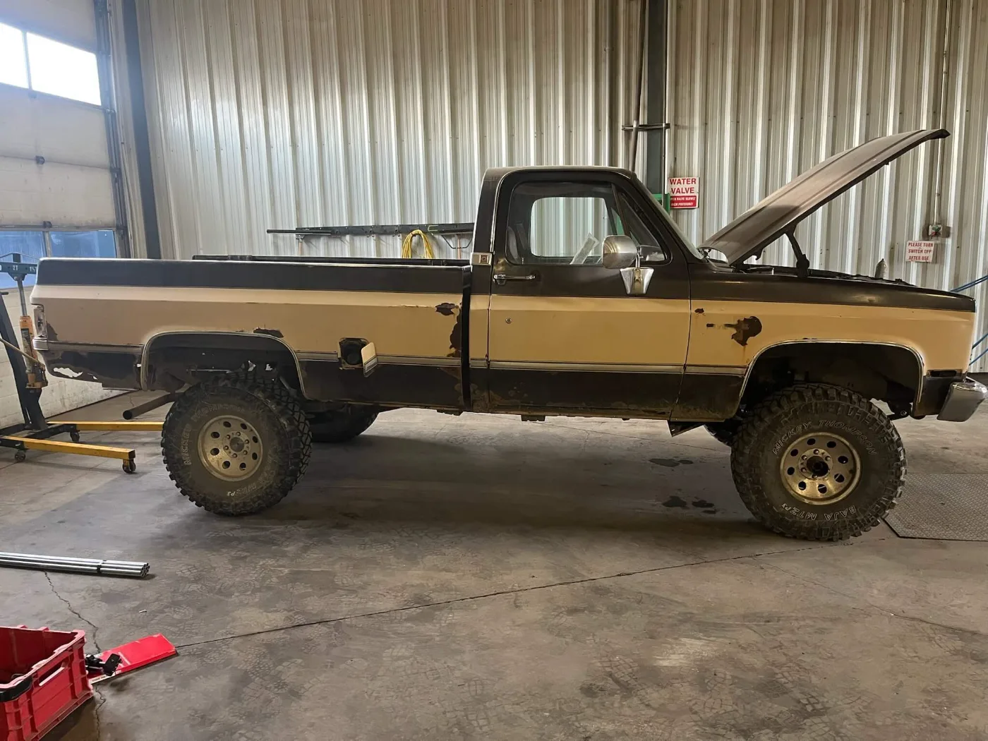 Two-tone square-body Chevrolet 4x4 pickup before its restoration